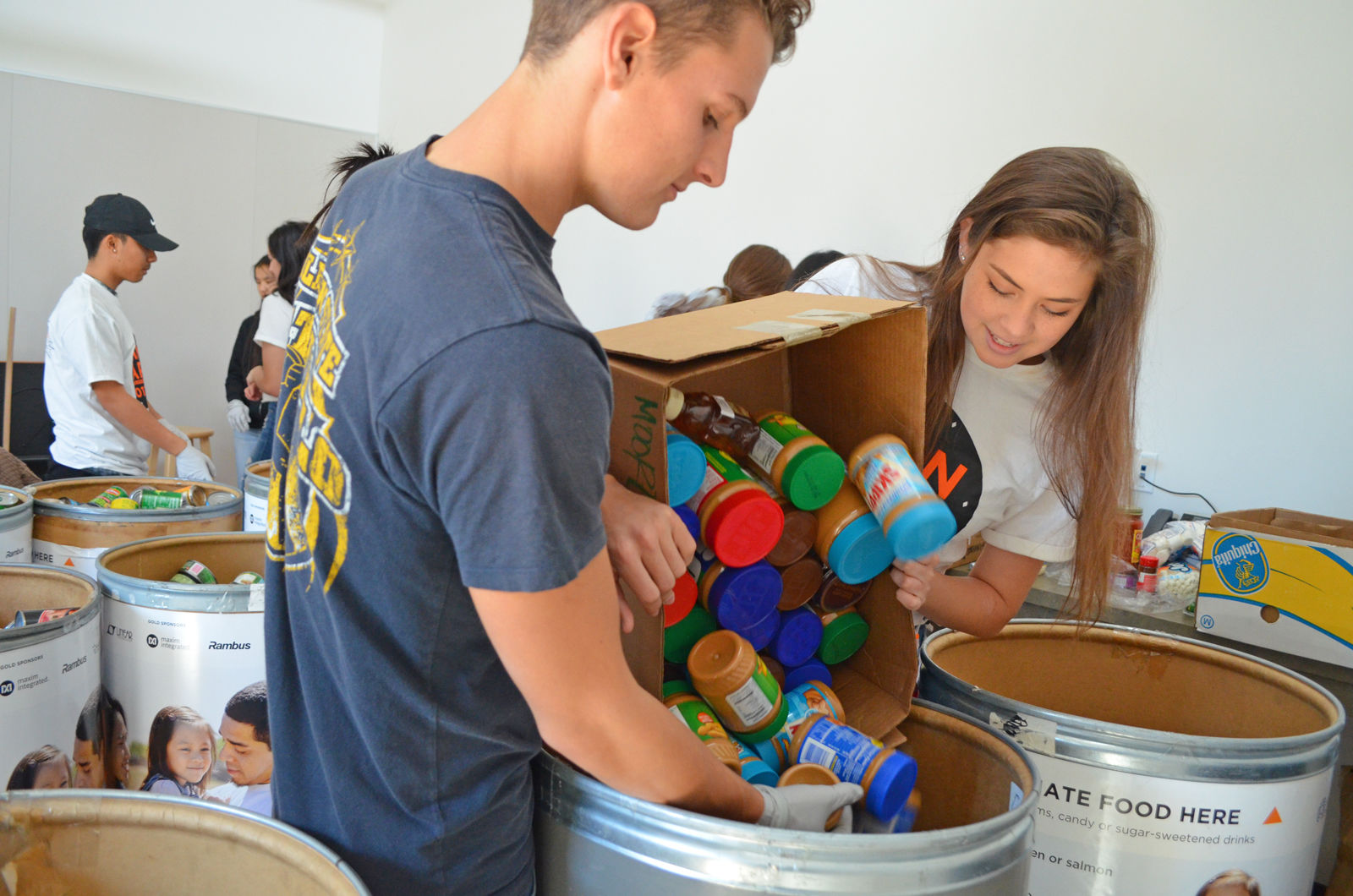 San Mateo High School canned food drive
